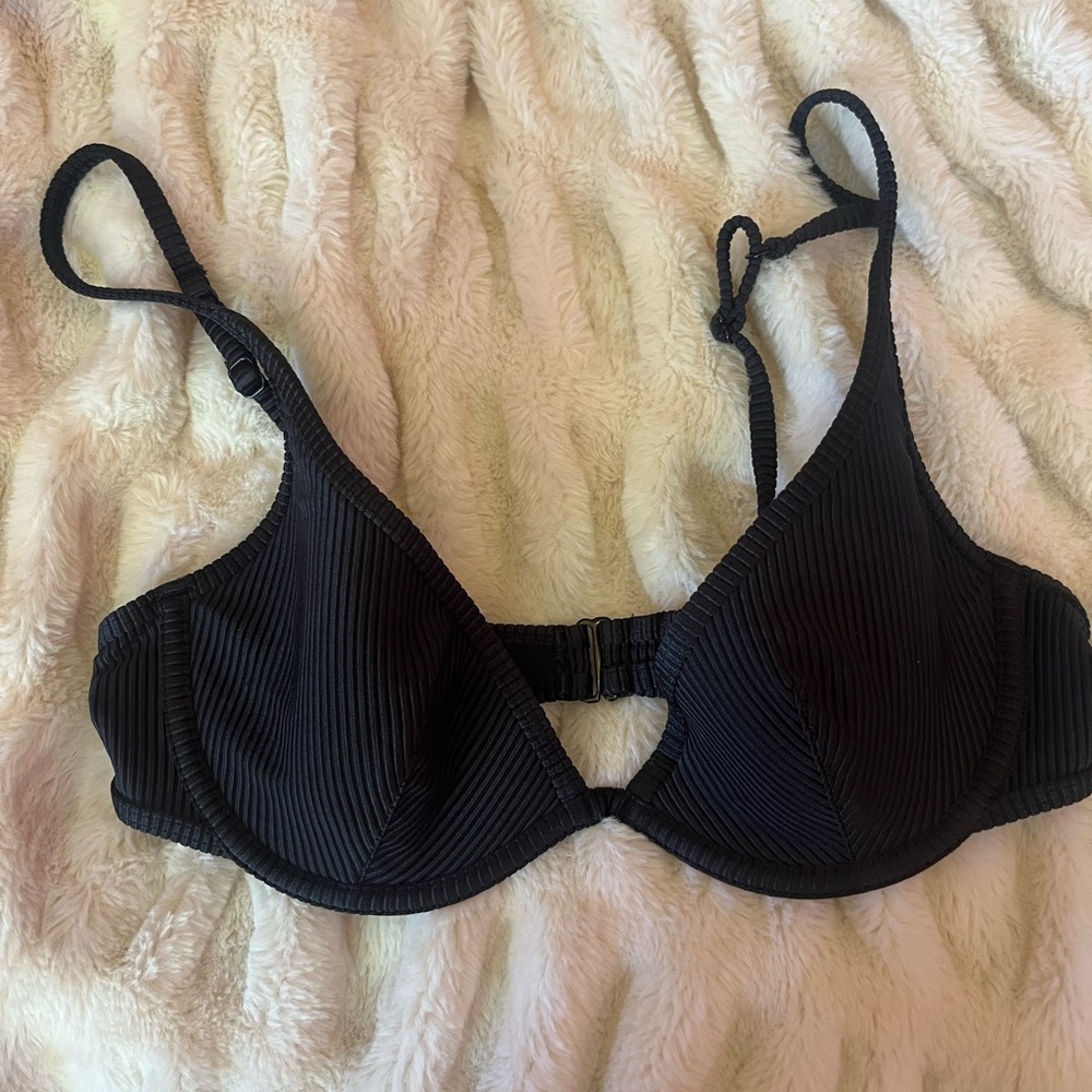 BNWOT La Senza new black underwire bikini top